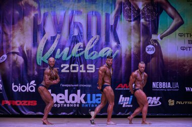 7 Nisan 2019 'da Kiev Politeknik Enstitüsü' ndeki Kiev City vücut geliştirme kupasındaki erkekler performansı