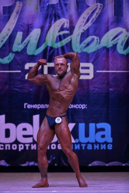 7 Nisan 2019 'da Kiev Politeknik Enstitüsü' ndeki Kiev City vücut geliştirme kupasındaki erkekler performansı