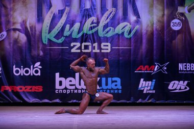 7 Nisan 2019 'da Kiev Politeknik Enstitüsü' ndeki Kiev City vücut geliştirme kupasındaki erkekler performansı