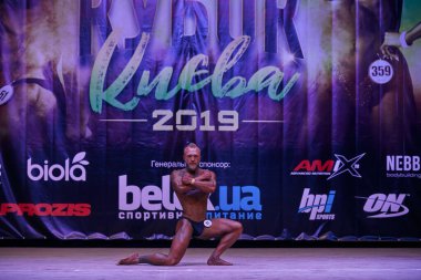 7 Nisan 2019 'da Kiev Politeknik Enstitüsü' ndeki Kiev City vücut geliştirme kupasındaki erkekler performansı