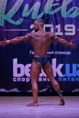7 Nisan 2019 'da Kiev Politeknik Enstitüsü' ndeki Kiev City vücut geliştirme kupasındaki erkekler performansı