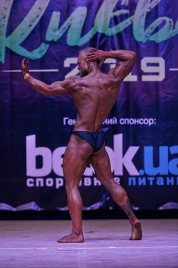 7 Nisan 2019 'da Kiev Politeknik Enstitüsü' ndeki Kiev City vücut geliştirme kupasındaki erkekler performansı
