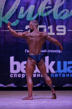 7 Nisan 2019 'da Kiev Politeknik Enstitüsü' ndeki Kiev City vücut geliştirme kupasındaki erkekler performansı