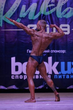 7 Nisan 2019 'da Kiev Politeknik Enstitüsü' ndeki Kiev City vücut geliştirme kupasındaki erkekler performansı