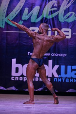 7 Nisan 2019 'da Kiev Politeknik Enstitüsü' ndeki Kiev City vücut geliştirme kupasındaki erkekler performansı