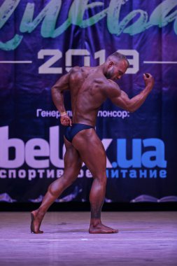 7 Nisan 2019 'da Kiev Politeknik Enstitüsü' ndeki Kiev City vücut geliştirme kupasındaki erkekler performansı