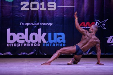 7 Nisan 2019 'da Kiev Politeknik Enstitüsü' ndeki Kiev City vücut geliştirme kupasındaki erkekler performansı