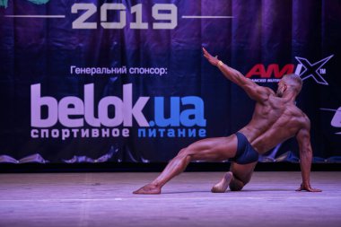 7 Nisan 2019 'da Kiev Politeknik Enstitüsü' ndeki Kiev City vücut geliştirme kupasındaki erkekler performansı