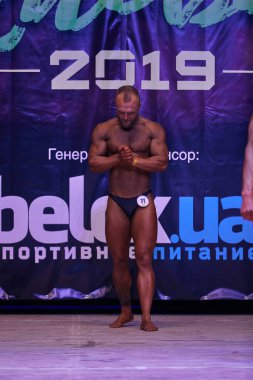 7 Nisan 2019 'da Kiev Politeknik Enstitüsü' ndeki Kiev City vücut geliştirme kupasındaki erkekler performansı