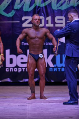 7 Nisan 2019 'da Kiev Politeknik Enstitüsü' ndeki Kiev City vücut geliştirme kupasındaki erkekler performansı