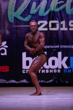 7 Nisan 2019 'da Kiev Politeknik Enstitüsü' ndeki Kiev City vücut geliştirme kupasındaki erkekler performansı