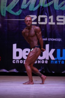 7 Nisan 2019 'da Kiev Politeknik Enstitüsü' ndeki Kiev City vücut geliştirme kupasındaki erkekler performansı