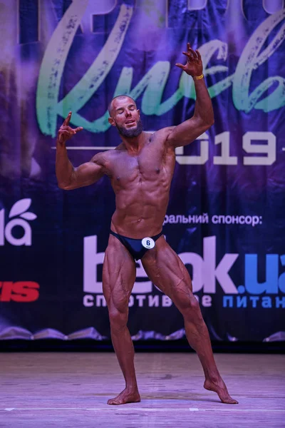 Performance Masculine Coupe Musculation Ville Kiev Dans Les Locaux Institut — Photo