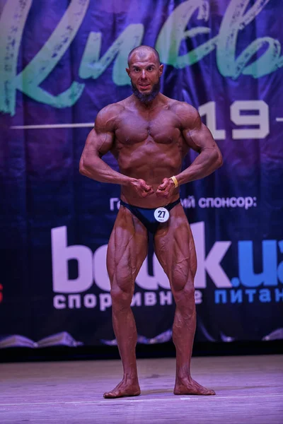 Leistung Und Belohnung Der Männer Beim Bodybuilding Cup Der Stadt — Stockfoto