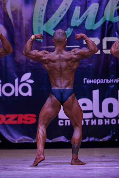Performance Masculine Coupe Musculation Ville Kiev Dans Les Locaux Institut — Photo