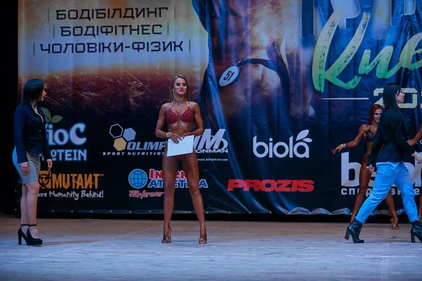 Awarding Girls Kiev City Bodybuilding Cup Ifbb Premises Kiev Polytechnic — Stock Photo, Image