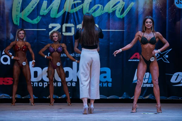 Tildeling Kvinder Kiev City Bodybuilding Cup Ifbb Lokaler Kiev Polytechnic - Stock-foto