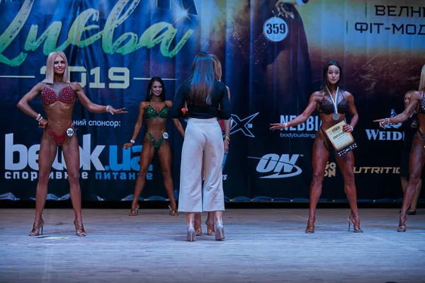 Tilldelning Kvinnor Vid Kiev City Bodybuilding Cup Ifbb Kiev Polytechnic — Stockfoto