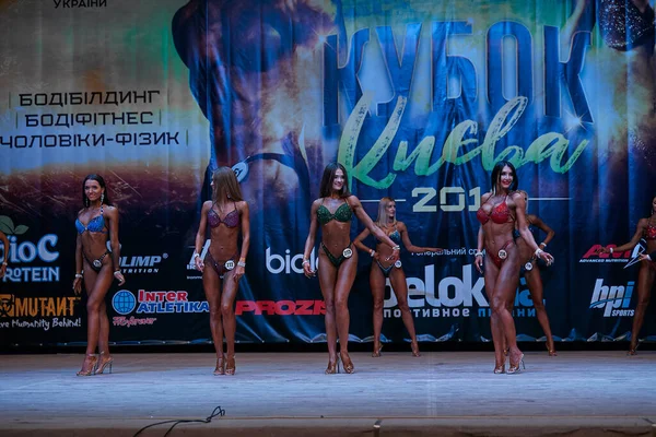 Performance Des Femmes Coupe Musculation Ville Kiev Dans Les Locaux — Photo