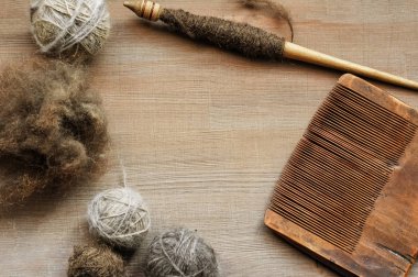 Flatlay arka plan eski kadın zanaat araçları ile