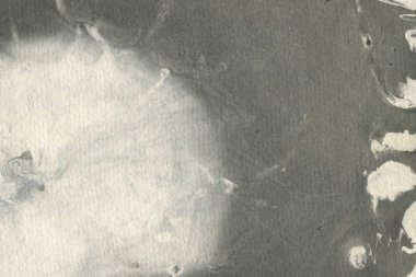 Soyut siyah mürekkep lekesi. Suluboya kağıdına Çin mürekkep arkaplanı. 