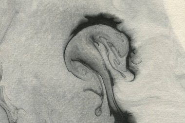 Soyut siyah mürekkep lekesi. Suluboya kağıdına Çin mürekkep arkaplanı. 