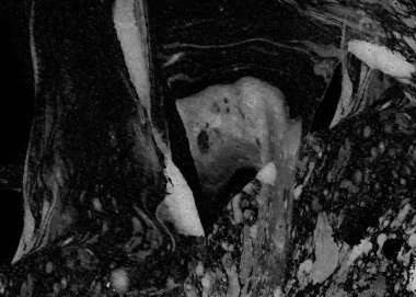 Soyut mürekkep arkaplanı. Mermer tarzı. Beyaz kağıda siyah boya dokusu. Ağ ve oyun tasarımı için duvar kağıdı. Grunge çamur sanatı. Kalem suyunun makro resmi. Koyu Smear