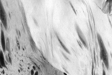 Soyut mürekkep arkaplanı. Mermer tarzı. Beyaz kağıda siyah boya dokusu. Ağ ve oyun tasarımı için duvar kağıdı. Grunge çamur sanatı. Kalem suyunun makro resmi. Koyu Smear