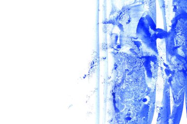 Beyaz arka plan üzerinde mavi boya darbeleri doku lekeleri ile soyut mürekkep deseni