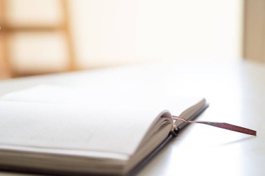  Günlüğü beyaz arkaplanda aç