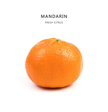 Beyaz arka planda olgun bir mandalina. Kopyalanacak alanı olan meyve arkaplanı.