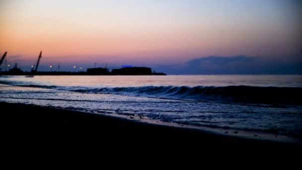 在意大利里米尼海滩上的落日美丽的色彩 — 图库视频影像