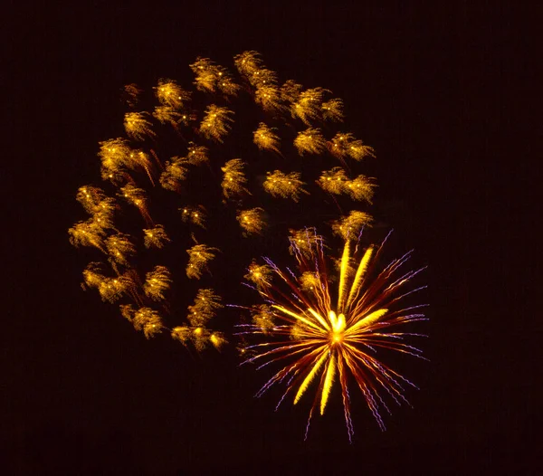 Prachtig Vuurwerk Terno Zwarte Lucht Geïsoleerd — Stockfoto