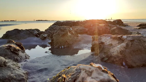 Rocas Orilla Del Mar Mediterráneo Rimini Riccione Con Playa Arena — Foto de Stock