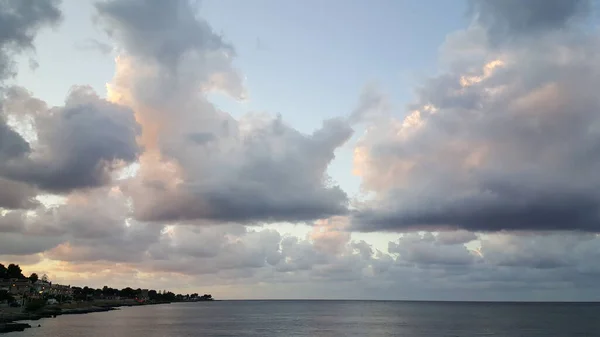 Kalabrien Strand Italien Bei Sonnenuntergang Bewölkten Tag Mit Felsen Hochwertiges — Stockfoto