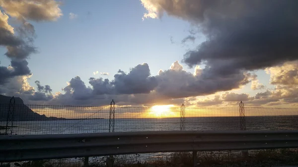 Pantai Calabria Italia Saat Matahari Terbenam Pada Hari Berawan Dengan — Stok Foto