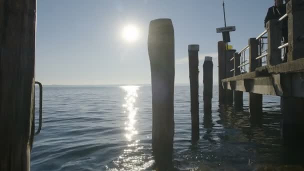 Pirpiren Piren Sirmione Sjön Garda Med Människor Vid Solnedgången — Stockvideo