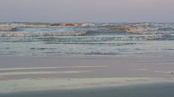 美丽的落日 明亮的色彩和大海 — 图库照片