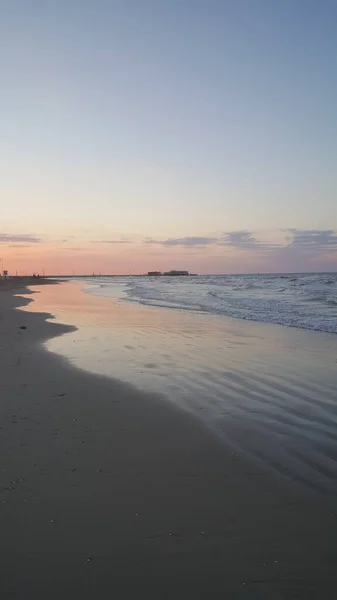 Rimini Strand Prachtige Zonsondergang Met Heldere Kleuren Zee — Stockfoto