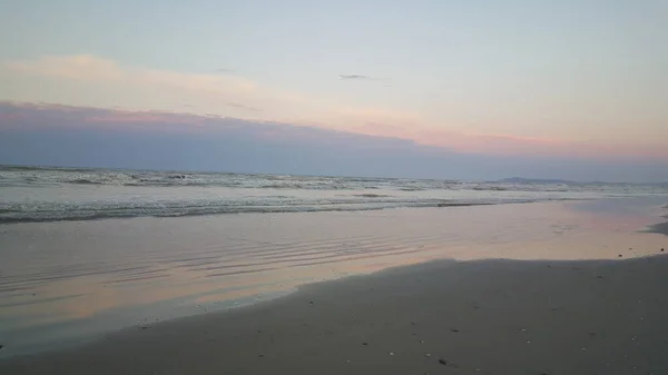 Пляж Фінні Красивий Захід Сонця Яскравими Кольорами Морем — стокове фото