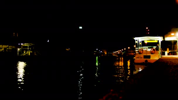 Kanäle Von Cervia Milano Marittima Mit Beleuchteten Booten Bei Nacht — Stockvideo