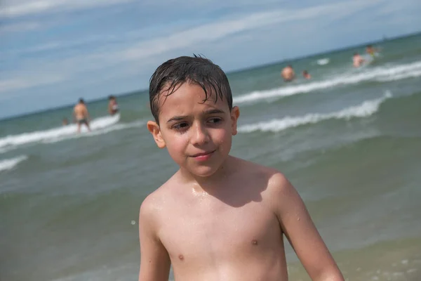 Hermoso Niño Italiano Bañado Por Mar Frío Foto Alta Calidad — Foto de Stock