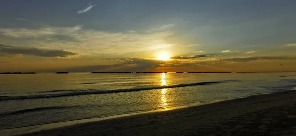 Schöner Sonnenaufgang Mit Sonnenreflexion Strand Cesenatio Riccione Rimini Hohe Qualität — Stockfoto