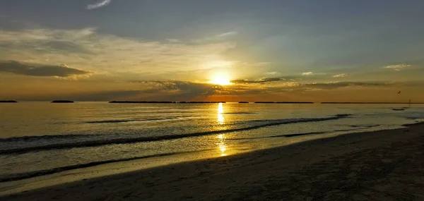 Hermoso Amanecer Con Reflejo Solar Cesenatio Riccione Rimini Playa Alta — Foto de Stock