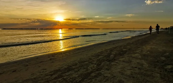 Güneşin Doğuşu Cesenatio Riccione Rimini Plajını Yansıtıyor Yüksek Kalite — Stok fotoğraf