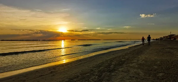 Güneşin Doğuşu Cesenatio Riccione Rimini Plajını Yansıtıyor Yüksek Kalite — Stok fotoğraf