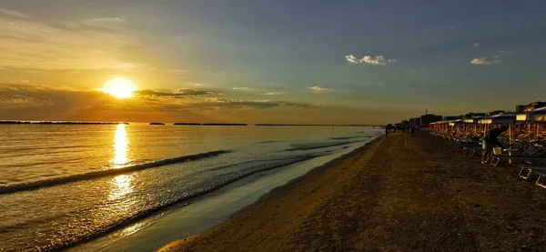 Gyönyörű Napkelte Napfény Tükröződik Cesenatio Riccione Rimini Strand Kiváló Minőség — Stock Fotó