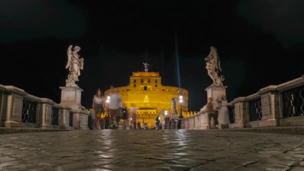 Castel Sant Angelo Rom Nattetid Förfaller Med Människor Högkvalitativ Film — Stockvideo