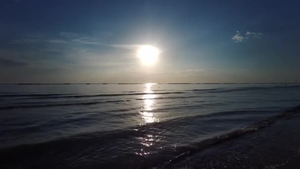 Mooie Zonsopgang Met Zon Reflectie Cesenatio Riccione Rimini Strand Hoge — Stockvideo