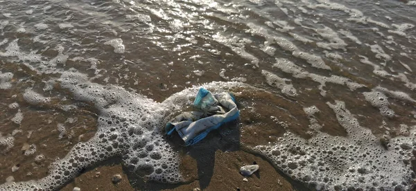 Covid Máscara Cirúrgica Abandonada Praia Italiana Riccione Recusa Alta Qualidade — Fotografia de Stock